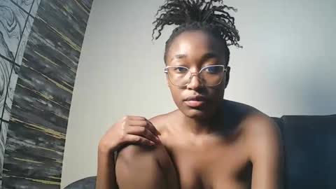 Snapshot of pinkaura_ chatting on February 13, 2026, 9:22 pm PinkyAura online show from February 13, 2026, 9:22 pm