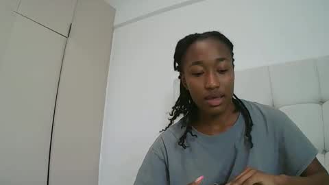 Snapshot of pinkaura_ chatting on February 17, 2026, 11:18 am PinkyAura online show from February 17, 2026, 11:18 am