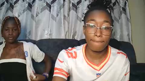 Snapshot of pinkaura_ chatting on February 22, 2026, 11:09 am PinkyAura online show from February 22, 2026, 11:09 am