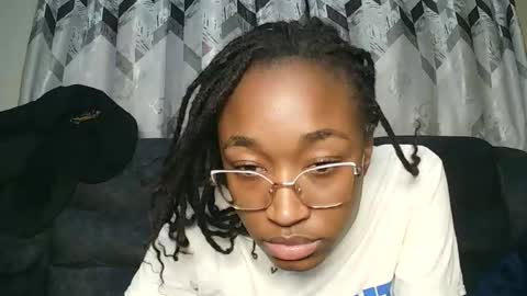 Snapshot of pinkaura_ chatting on February 27, 2026, 9:26 pm PinkyAura online show from February 27, 2026, 9:26 pm