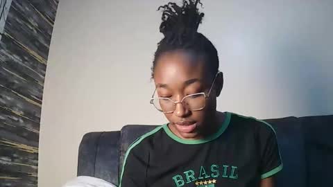 Snapshot of pinkaura_ chatting on March 1, 2026, 2:52 pm PinkyAura online show from March 1, 2026, 2:52 pm