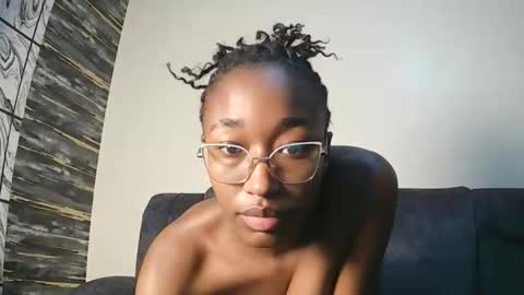 Snapshot of pinkaura_ chatting on March 9, 2026, 11:14 am PinkyAura online show from March 9, 2026, 11:14 am