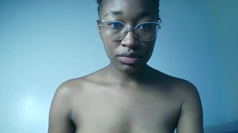 Snapshot of pinkaura_ chatting on April 1, 2026, 5:41 am PinkyAura online show from April 1, 2026, 5:41 am