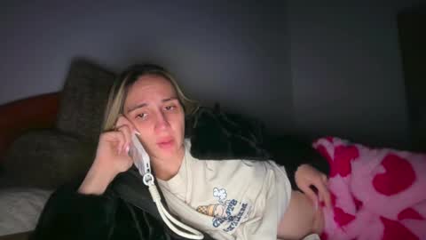 Pinkilola online show from May 19, 2026, 2:07 am
