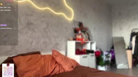 Snapshot of pinkncrazy chatting on October 24, 2025, 6:32 am HERES ALICE WELCOME EVERYONE LOVENSE DOMI REACT TO YOUR TIPS LETS MAKE A GREAT SHOW TOGETHER online show from October 24, 2025, 6:32 am