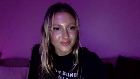 pinksn0wle0pard online show from November 15, 2025, 8:33 am