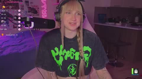 pinkvenom_ online show from March 5, 2026, 4:36 pm