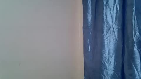 Snapshot of pinky_bubbles chatting on December 17, 2025, 2:01 pm bubbler online show from December 17, 2025, 2:01 pm