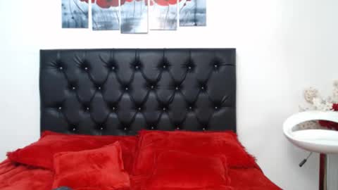 Snapshot of pinky_f00x chatting on November 7, 2025, 8:09 pm pinky_f00x online show from November 7, 2025, 8:09 pm