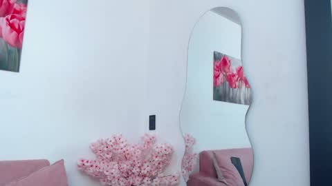 pinky_f00x online show from April 15, 2026, 7:32 pm