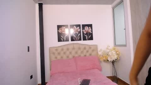 Snapshot of pinky_f00x chatting on April 18, 2026, 7:58 pm pinky_f00x online show from April 18, 2026, 7:58 pm