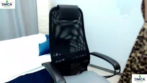 Bella online show from October 30, 2025, 9:55 am