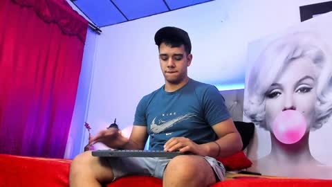 Snapshot of pipe_320 chatting on January 12, 2025, 12:07 am pipe_320 online show from January 12, 2025, 12:07 am