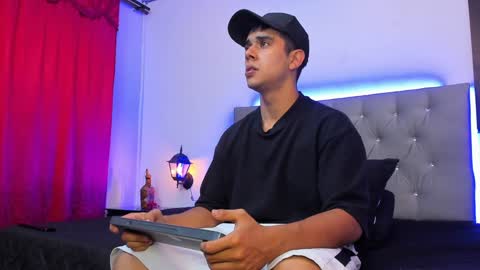 Snapshot of pipe_320 chatting on January 23, 2025, 12:35 am pipe_320 online show from January 23, 2025, 12:35 am