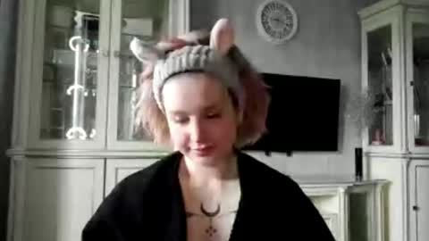 Caroline online show from April 14, 2026, 4:18 am