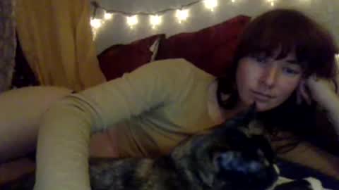 Snapshot of pixie_bella chatting on January 5, 2026, 5:27 pm pixie_bella online show from January 5, 2026, 5:27 pm