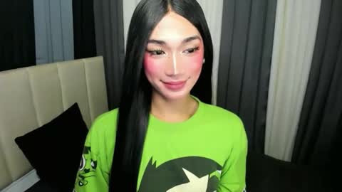 pixiedoll_ online show from May 7, 2026, 5:07 pm