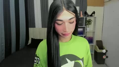 pixiedoll_ online show from May 17, 2026, 6:22 am