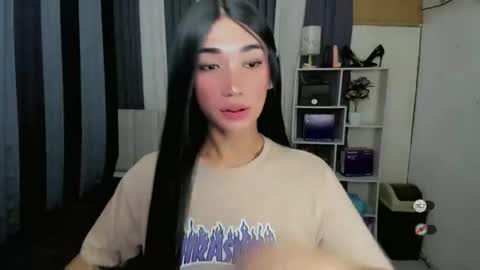 pixiedoll_ online show from May 18, 2026, 5:46 am