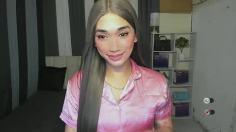 pixiedoll_ online show from June 11, 2026, 5:44 pm