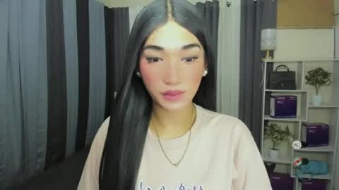 pixiedoll_ online show from June 17, 2026, 7:22 am