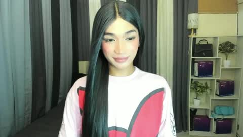 pixiedoll_ online show from June 18, 2026, 5:51 am