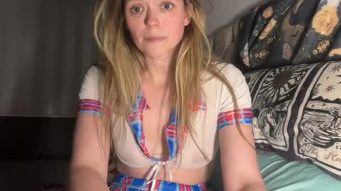 pixiehole4u online show from August 4, 2026, 8:33 pm