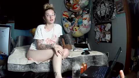 Snapshot of pixieprincess03 chatting on October 27, 2025, 6:50 am Princess online show from October 27, 2025, 6:50 am