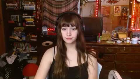 Snapshot of pixinun chatting on October 16, 2025, 3:57 pm Izzy online show from October 16, 2025, 3:57 pm