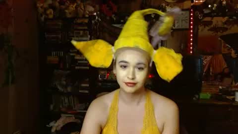 Snapshot of pixinun chatting on October 31, 2025, 7:59 pm Izzy online show from October 31, 2025, 7:59 pm