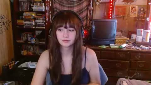 Snapshot of pixinun chatting on December 1, 2025, 7:30 pm Izzy online show from December 1, 2025, 7:30 pm