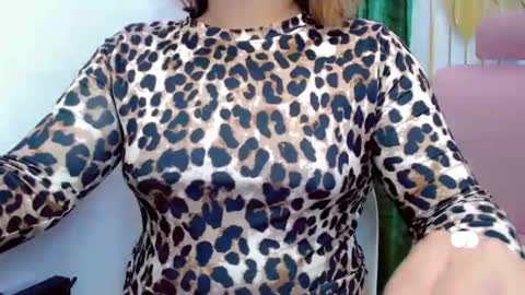 Snapshot of play_wiith_me chatting on October 13, 2025, 1:44 pm play_wiith_me online show from October 13, 2025, 1:44 pm