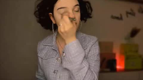 Vikky is here online show from October 28, 2025, 1:03 pm