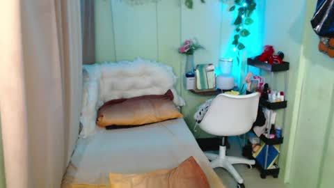 Snapshot of playful_sie chatting on February 8, 2025, 4:47 pm sie online show from February 8, 2025, 4:47 pm