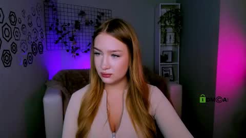 Sophie online show from October 7, 2025, 7:33 pm