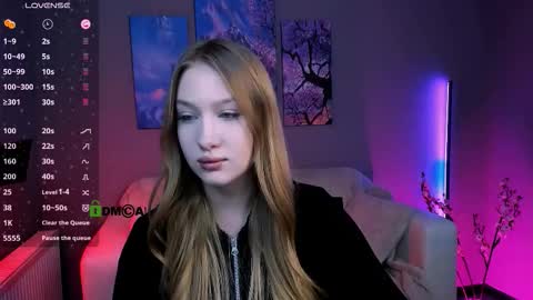 Sophie online show from October 10, 2025, 10:31 pm