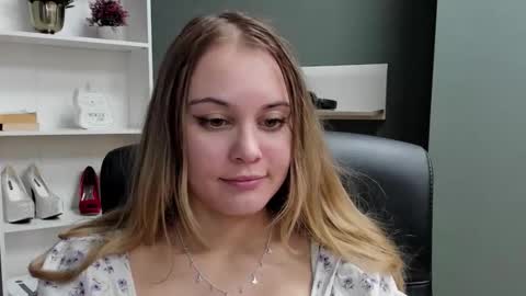 Valeria online show from December 14, 2025, 7:51 pm