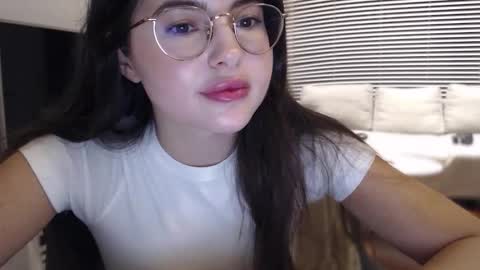 Snapshot of playnofuckinggames chatting on September 10, 2025, 9:15 pm Mary online show from September 10, 2025, 9:15 pm