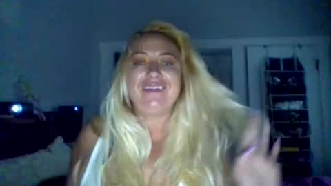 playwithmeplz11 online show from June 17, 2026, 7:00 am