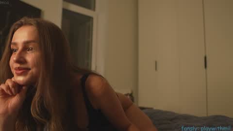 Snapshot of playwithmil chatting on December 14, 2025, 5:07 pm 21 y.o Mila online show from December 14, 2025, 5:07 pm