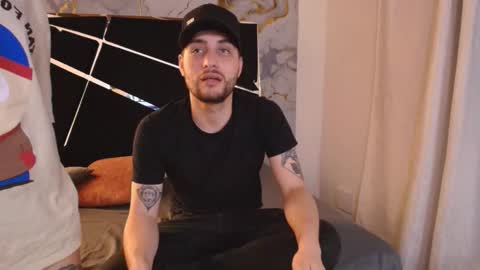 Snapshot of pleasure_vibes023 chatting on October 24, 2025, 10:17 pm JUAN AND JULI online show from October 24, 2025, 10:17 pm