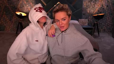 Snapshot of pleasurewecouple chatting on November 29, 2025, 7:11 am Ira brunette and Vika blonde online show from November 29, 2025, 7:11 am