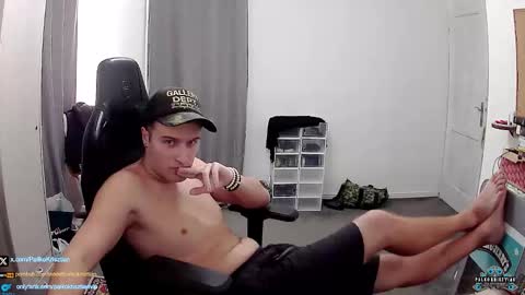 plkrisztian online show from November 23, 2025, 7:13 pm