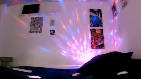 Snapshot of plutonbluemoon_999 chatting on May 22, 2026, 1:35 am online show from May 22, 2026, 1:35 am