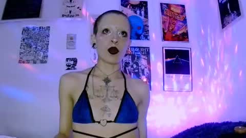 Snapshot of plutonbluemoon_999 chatting on June 11, 2026, 2:53 am online show from June 11, 2026, 2:53 am