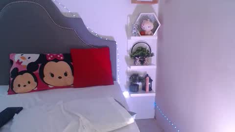 Snapshot of pocahontas_moon chatting on March 27, 2026, 4:18 pm Pocahontas online show from March 27, 2026, 4:18 pm