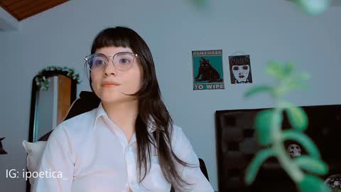 Snapshot of poeeticaa_ chatting on December 23, 2024, 11:17 pm IG ipoetica online show from December 23, 2024, 11:17 pm