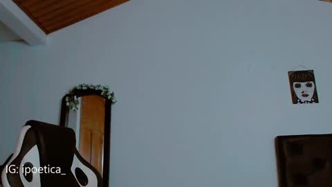 Snapshot of poeeticaa_ chatting on December 26, 2024, 10:52 pm IG ipoetica online show from December 26, 2024, 10:52 pm