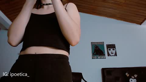 Snapshot of poeeticaa_ chatting on January 4, 2025, 8:37 pm IG ipoetica online show from January 4, 2025, 8:37 pm