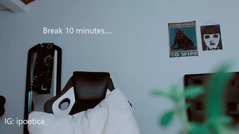 Snapshot of poeeticaa_ chatting on January 10, 2025, 6:06 pm IG ipoetica online show from January 10, 2025, 6:06 pm